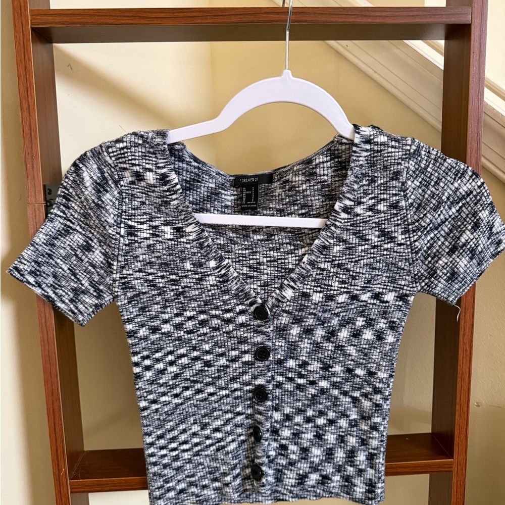 Forever 21 Black & White Ribbed Button Crop Top
